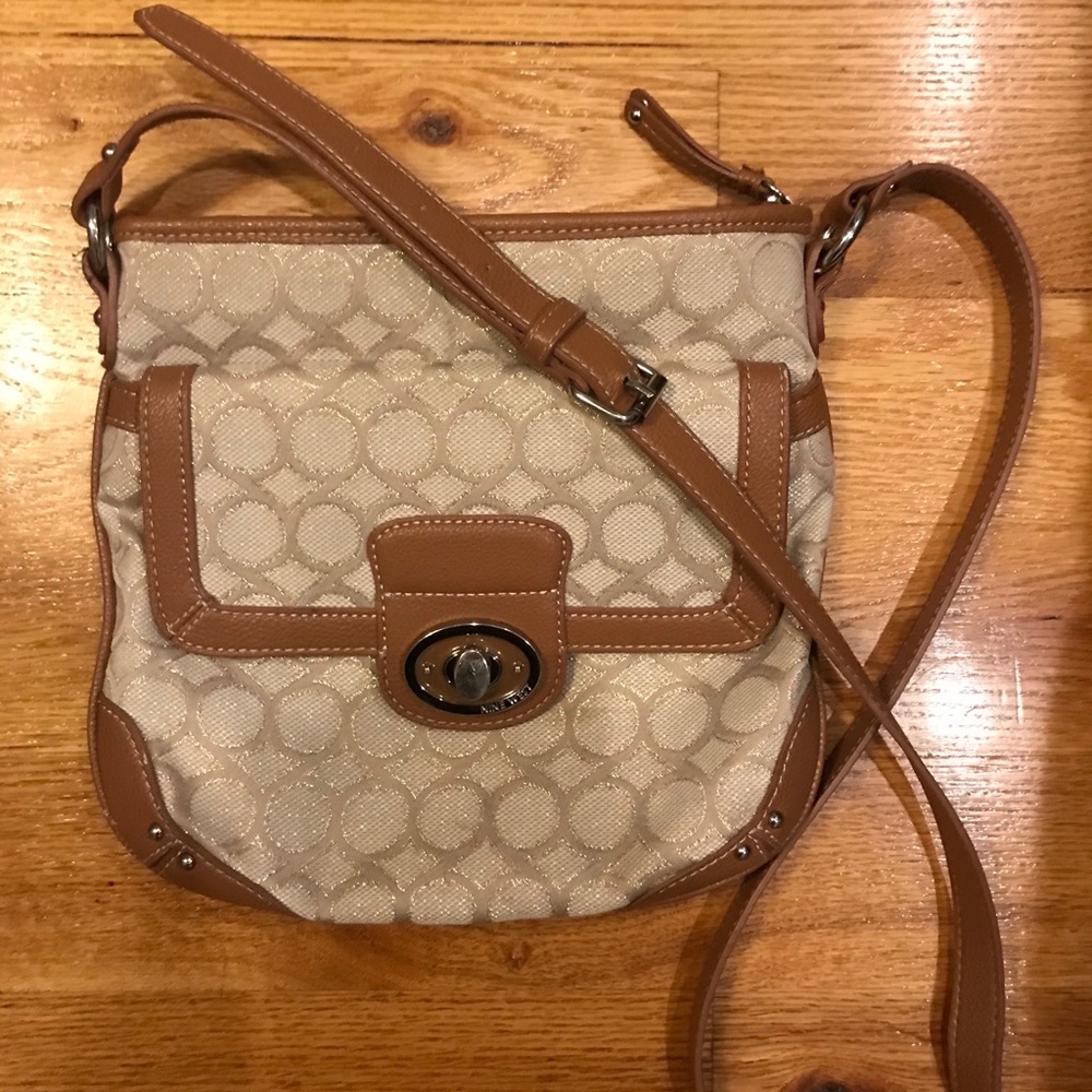 Lightly used Nine West purse!